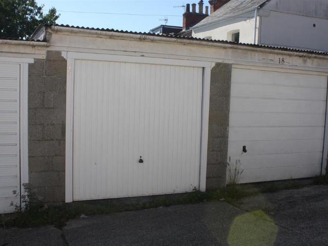 Park Home for rent in Salisbury, Wiltshire
