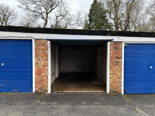 Park Home for rent in Lucastes, Mid Sussex