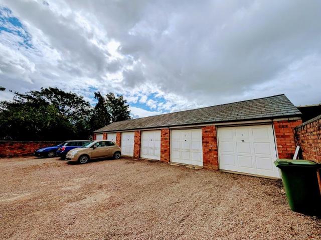 Park Home for rent in St John's, Worcestershire