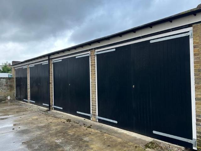 Park Home for rent in Upton, Acol