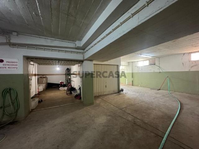 Garagem venda em Almada, Setúbal