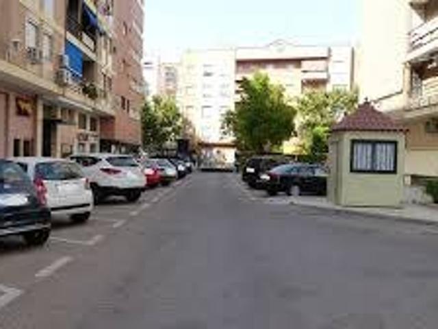 Garaje en alquiler en Nervión, Sevilla