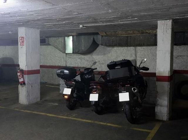 Garaje en alquiler en Sant Andreu de Palomar, Barcelona