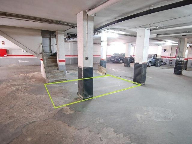 Parking en alquiler en Badalona, Artigas - Llefià