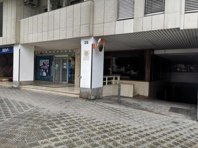 Garaje en alquiler en Barcelonès, Catalunya