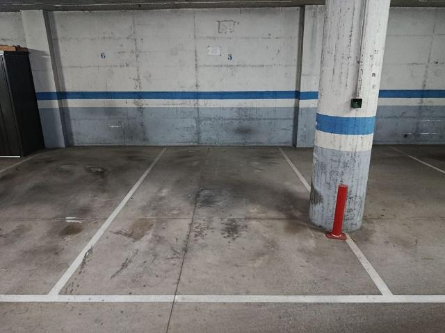 Garaje en alquiler en Eixample, Gironès