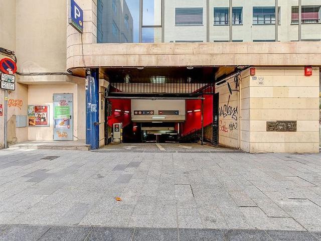 Parking en alquiler en Sabadell, Centre