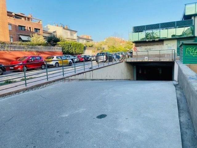 Garaje en alquiler en Zona Esportiva, Vallès Occidental