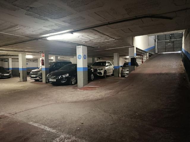 Garaje en alquiler en Eixample, Gironès