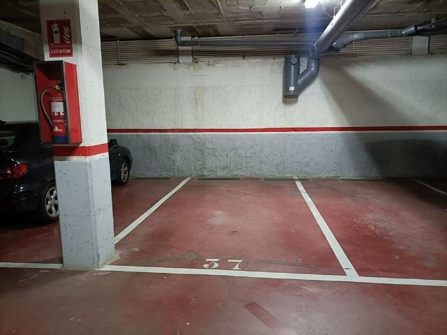 Garaje en alquiler en Eixample, Gironès