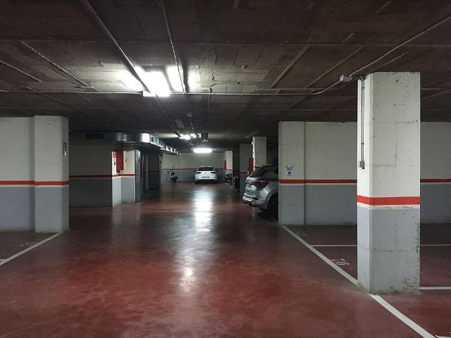 Garaje en alquiler en Eixample, Gironès