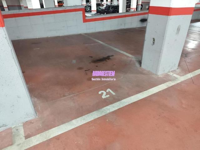 Garaje en alquiler en Montigalà, Badalona