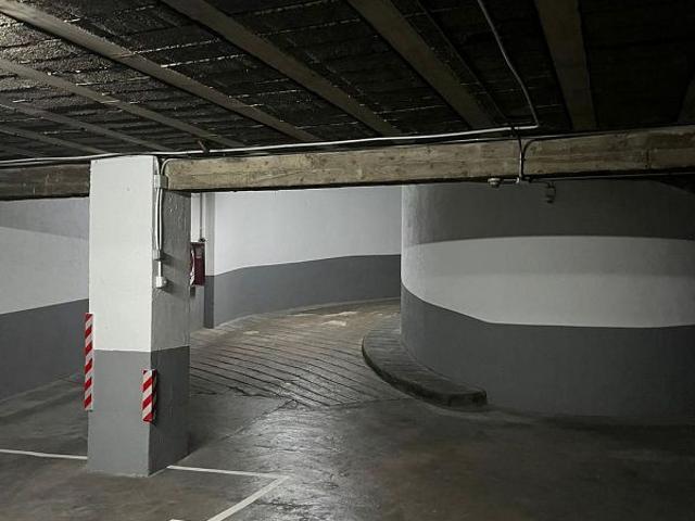 Garaje en alquiler en Sant Antoni, Barcelona