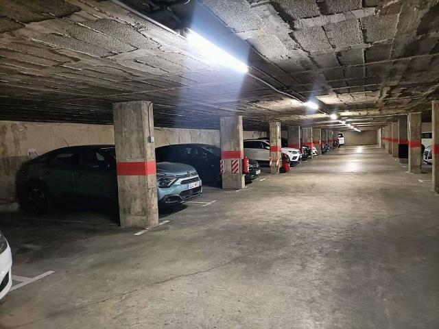 Garaje en alquiler en Eixample, Gironès