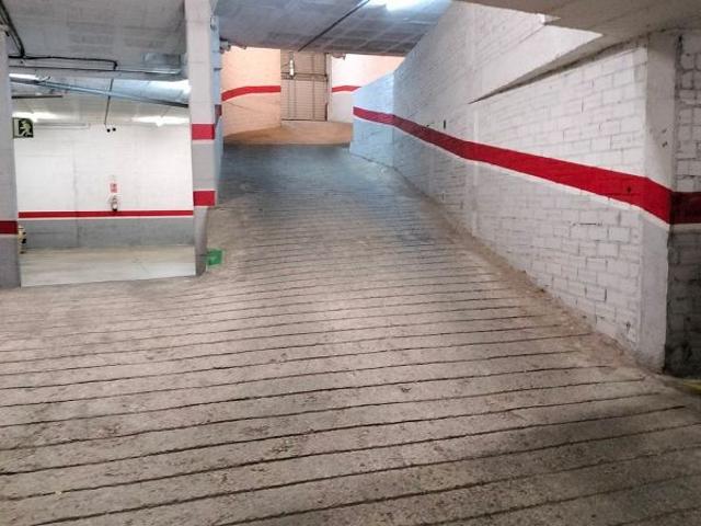 Garaje en alquiler en Eixample, Gironès