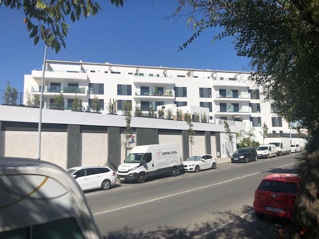 Garaje en alquiler en Santa Eufemia, Tomares