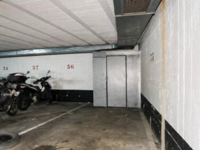 Garaje en venta en Astrabudua, Erandio