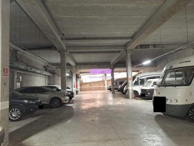 Parking en alquiler en Badalona, Montigalà