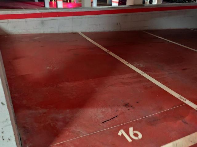 Parking en alquiler en Badalona, Montigalà