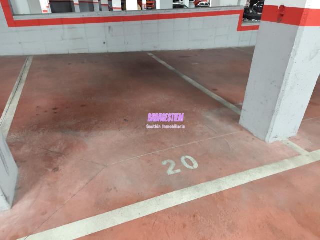 Parking en alquiler en Badalona, Montigalà