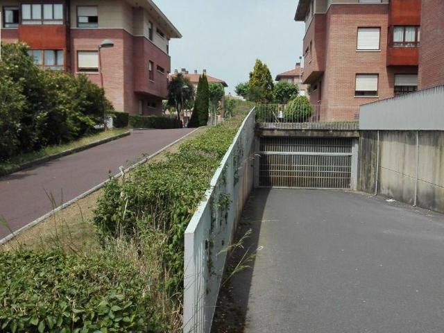 Garaje en venta en Sondika, Guipúzcoa