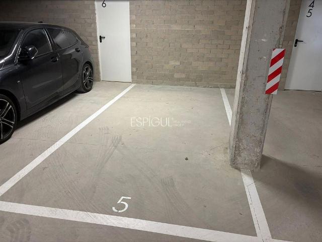 Garaje en venta en Domeny, Gironès
