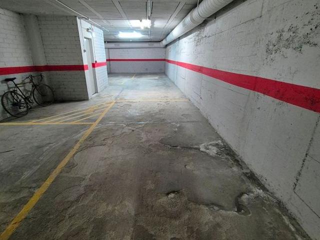 Garaje en venta en Barri dels Caputxins, Osona