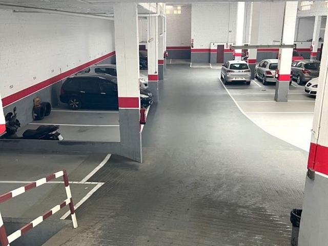 Garaje en venta en Pubilla Cases, L'hospitalet De Llobregat