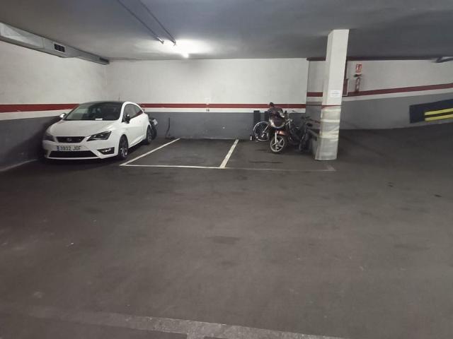 Garaje en venta en Castelldefels, Can Vinader