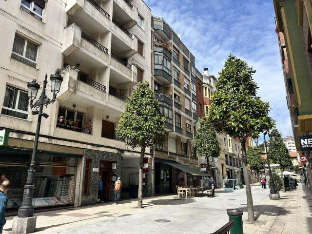 Garaje en venta en Oviedo, Asturias