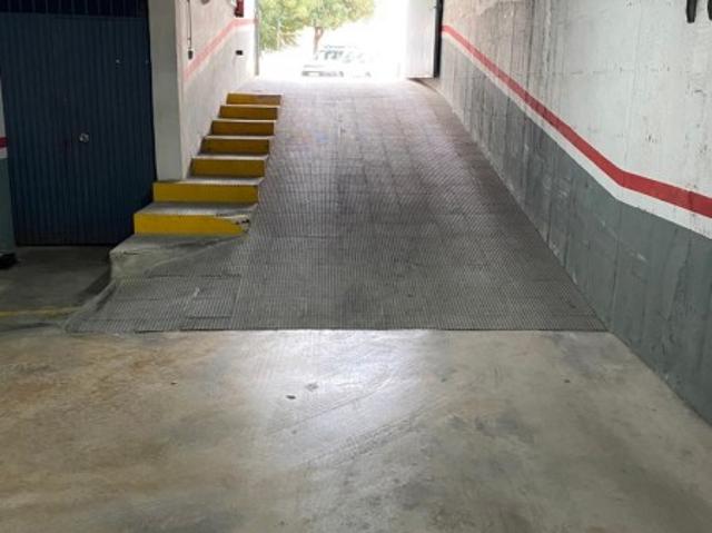 Garaje en venta en Lucena, Andalucía
