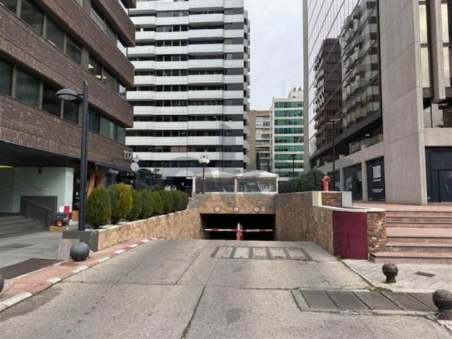 Garaje en venta en Madrid, Cuatro Caminos