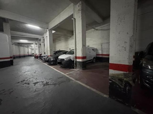 Garaje en venta en Urbi, Basauri