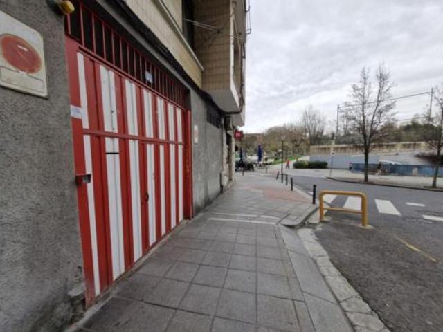 Garaje en venta en Urbi, Basauri