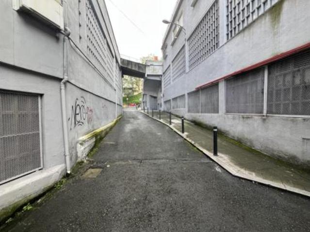 Garaje en venta en Urbi, Basauri