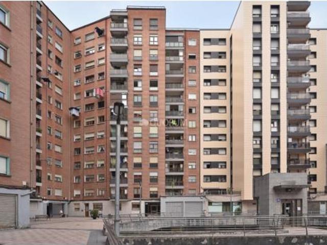 Garaje en venta en Urbi, Basauri