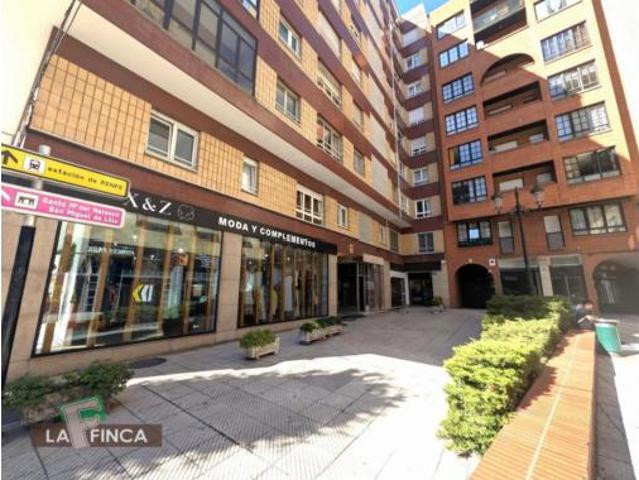 Garaje en venta en El Milán, Oviedo