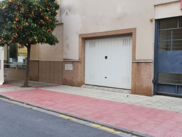 Garaje en venta en Utrera, Andalucía