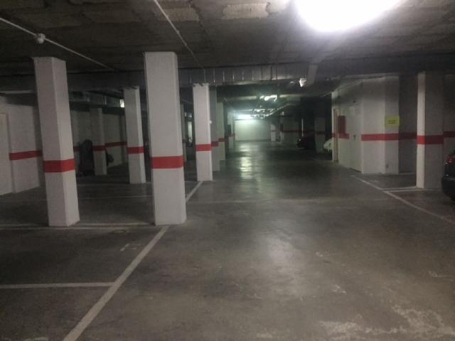 Garaje en venta en Los Remedios, Sevilla