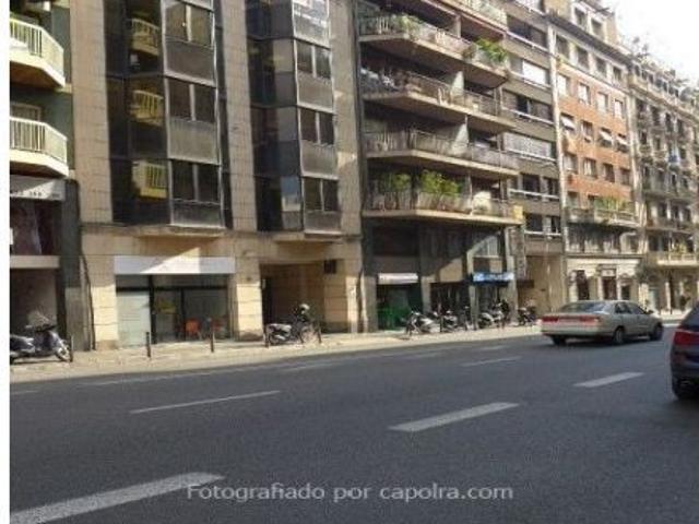 Local Comercial en alquiler en Barcelonès, Catalunya