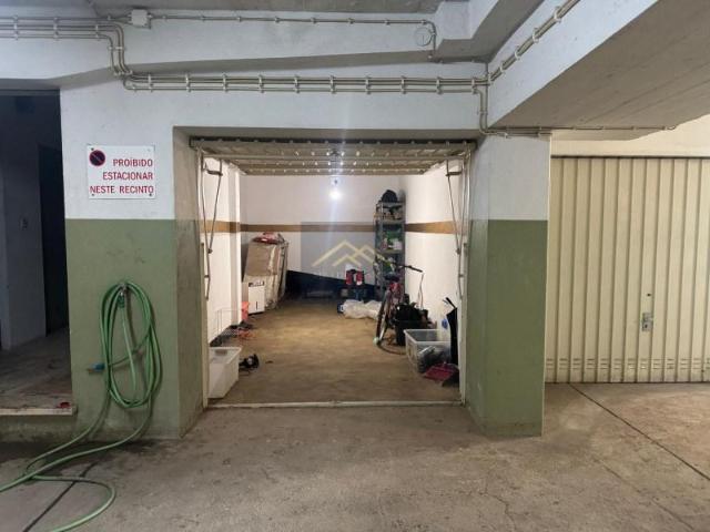 Garagem venda em Almada, Setúbal