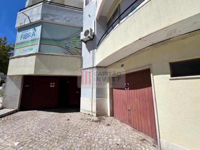 Garagem venda em Almada, Setúbal