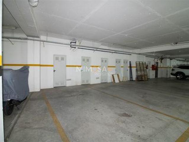 Garagem alugar em Albardeira, Lagos