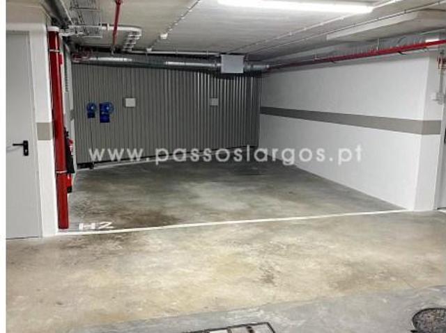 Garagem alugar em Santa Isabel, Lisboa