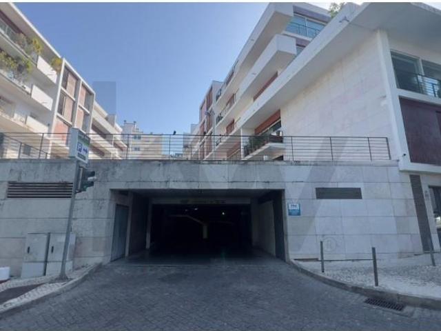 Garagem alugar em Estrela, Lisboa