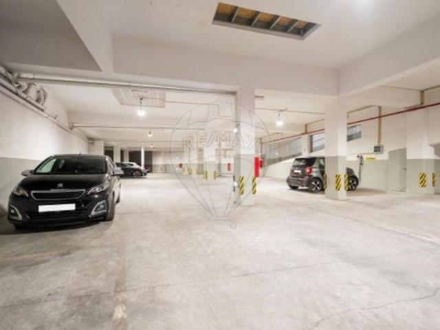 Garagem alugar em Campo de Ourique, Lisboa