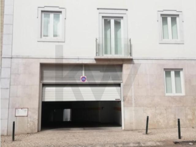 Garagem alugar em Prazeres, Lisboa