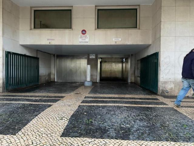 Garagem venda em Santa Maria Maior, Lisboa