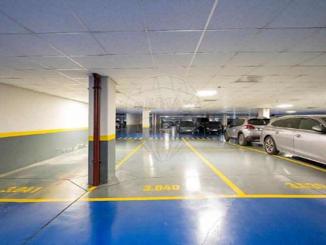 Garagem alugar em Avenidas Novas, Lisboa
