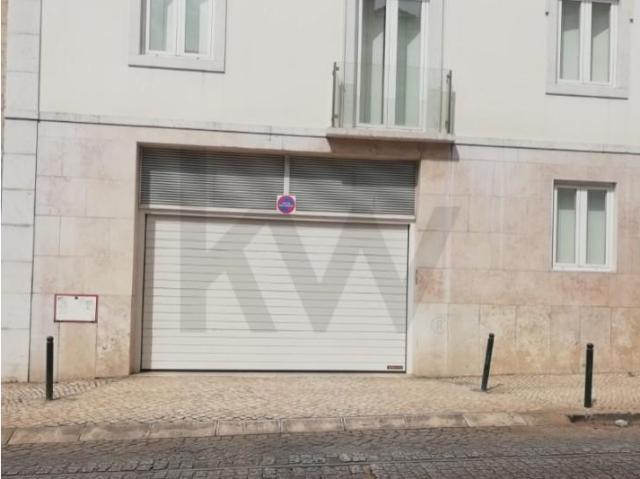 Garagem alugar em Prazeres, Lisboa